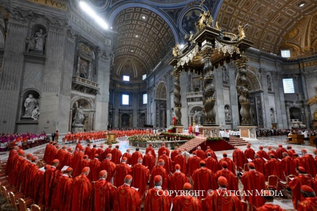 Jóvenes se unen para orar por los cardenales y la elección del nuevo Papa