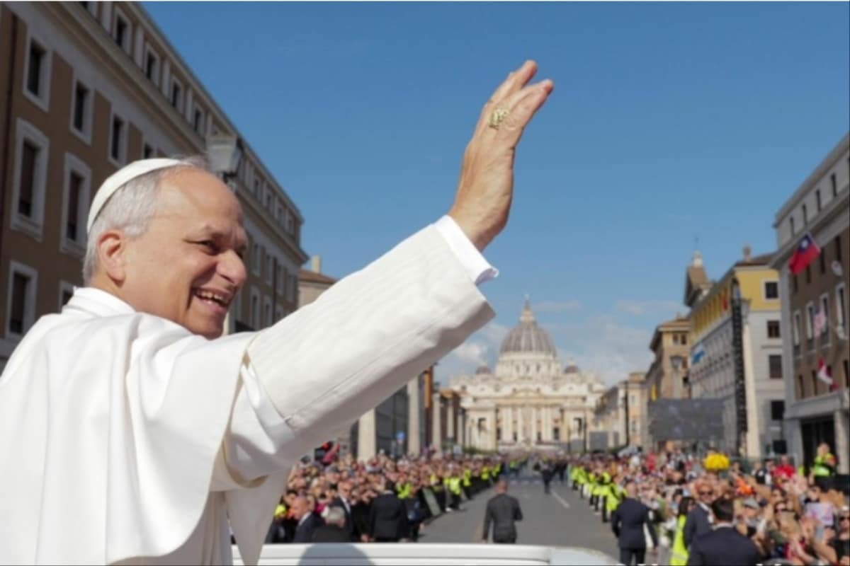 El Papa León XIV inicia su pontificado con un mensaje al mundo: “¡Esta es la hora del amor!”