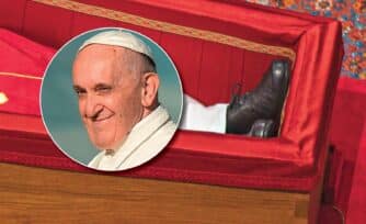 La historia detrás de los zapatos negros y desgastados del Papa Francisco