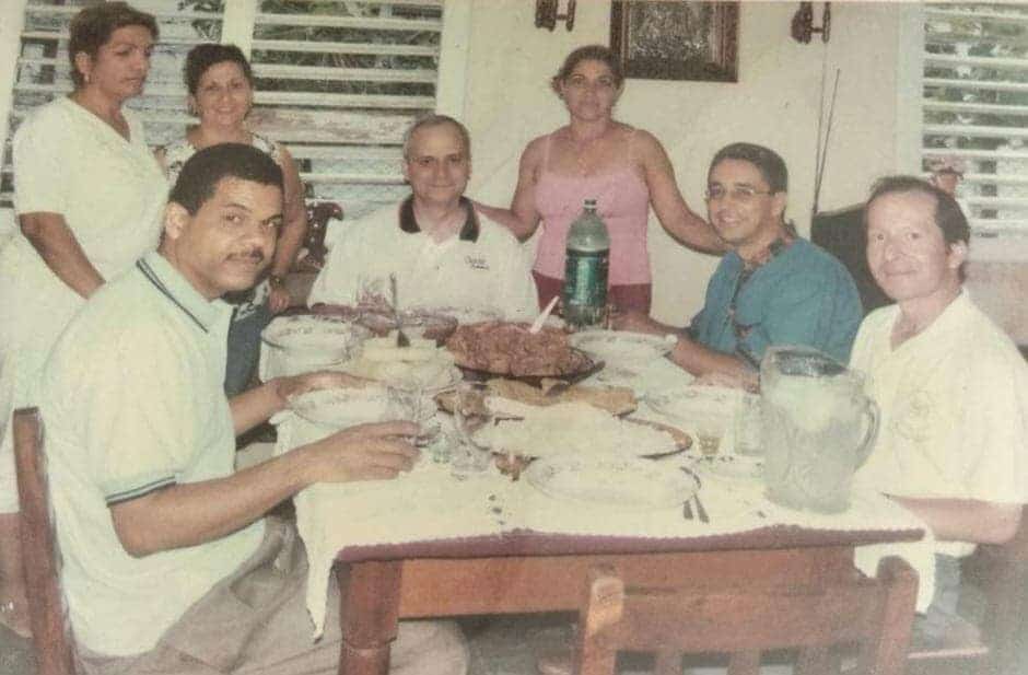 El hoy Papa León XIV durante una visita a Cuba. Foto: Arzobispado de Santiago de Cuba
