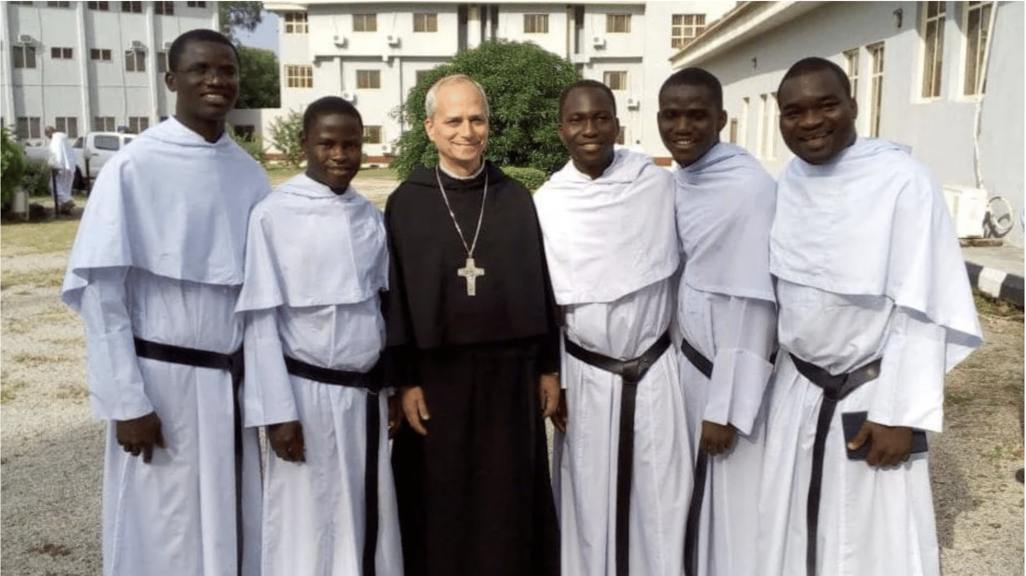 Robert Prevost en Nigeria en 2016.