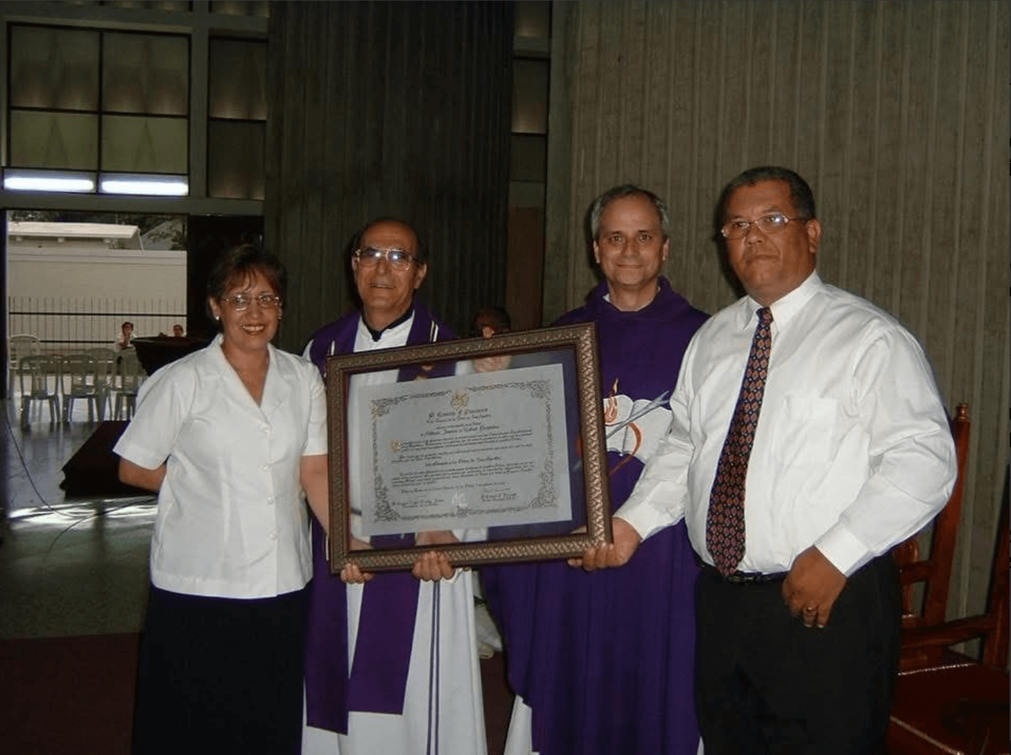 El ahora papa León XIV en un visita realizada en 2004 a República Dominicana.