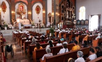 ¿Cómo debe ser el comportamiento durante la Misa? 25 consejos para honrar la celebración