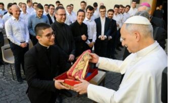 ¿Sacerdotes casados? Esto opina el Papa León XIV del celibato