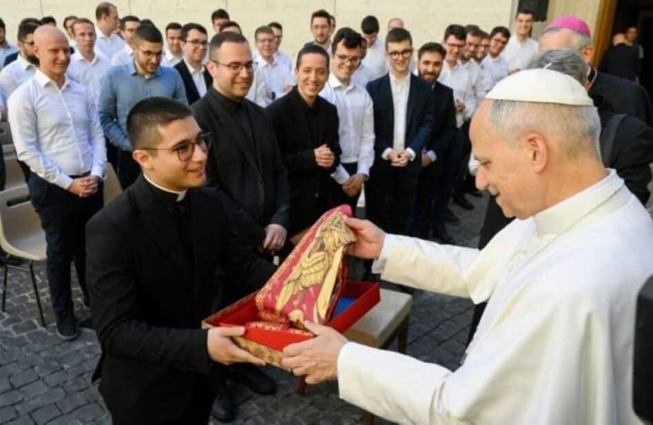 ¿Sacerdotes casados? Esto opina el Papa León XIV del celibato