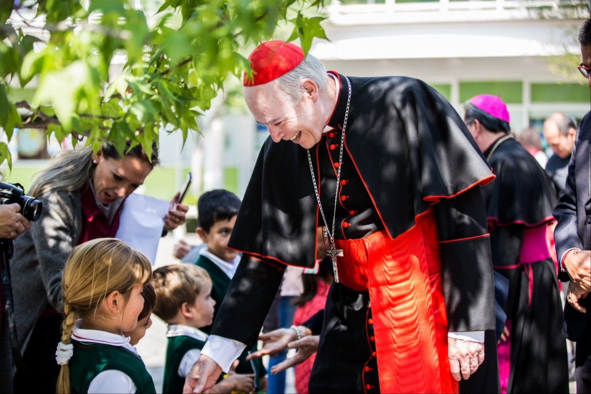 ¿Qué significa ser un buen católico hoy? El cardenal Aguiar explica por qué no es suficiente ir a Misa