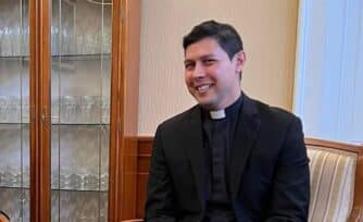 El mexicano con el cargo más alto en el Vaticano: así organizará los viajes del Papa León XIV