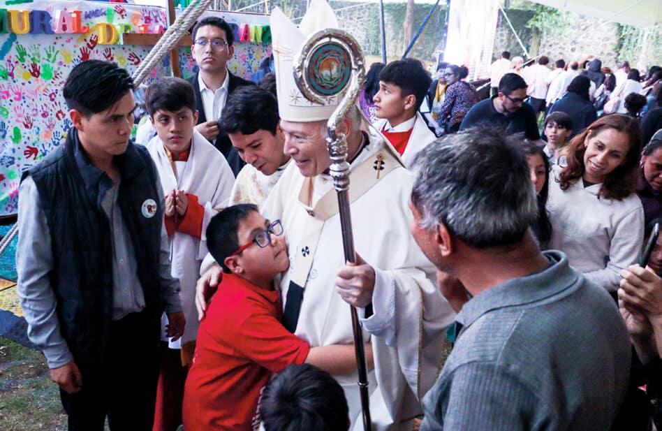 ¿Qué significa ser un buen católico hoy? El cardenal Aguiar explica por qué no es suficiente ir a Misa