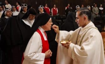 ¿Cómo es ser sacerdote o monja? Mitos de la vocación religiosa