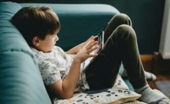 ¿Cómo proteger a niños y adolescentes en internet y redes sociales?