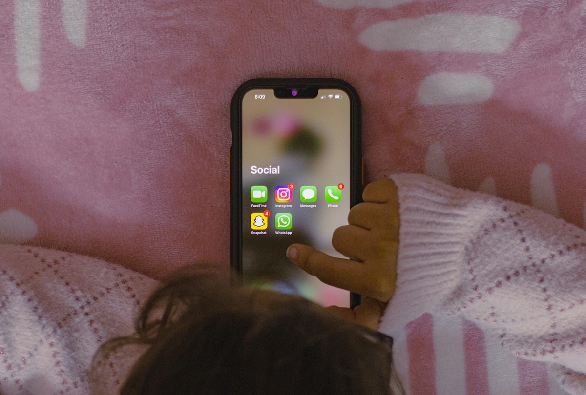 ¿Qué leyes protegen a las niñas, niños y adolescentes en redes sociales?