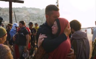 The Chosen: la escena de la crucifixión de Jesús que hizo llorar a los protagonistas