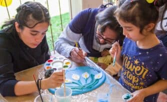 7 claves para fortalecer el vínculo entre padres e hijos, según experta