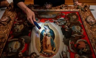 “Tan lejos y tan cerca”, la exposición con la que la Virgen de Guadalupe llega al Museo del Prado de Madrid