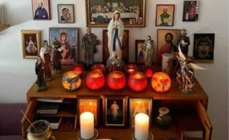 Altar en casa: qué es, cómo hacerlo y por qué es importante