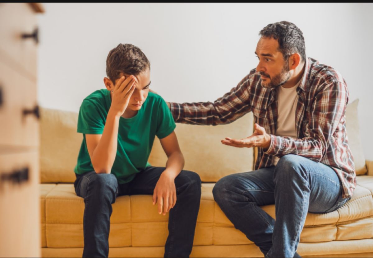 ¿Cómo escuchar a un joven sin criticarlo ni hacerlo sentir atacado?