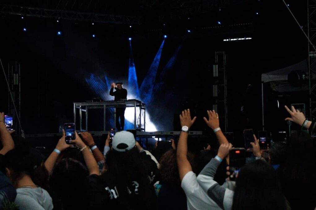 padre dj en jubileo de jóvenes