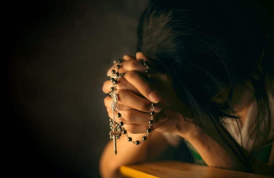 ¿Cómo acompañar a alguien que perdió la fe tras una tragedia?