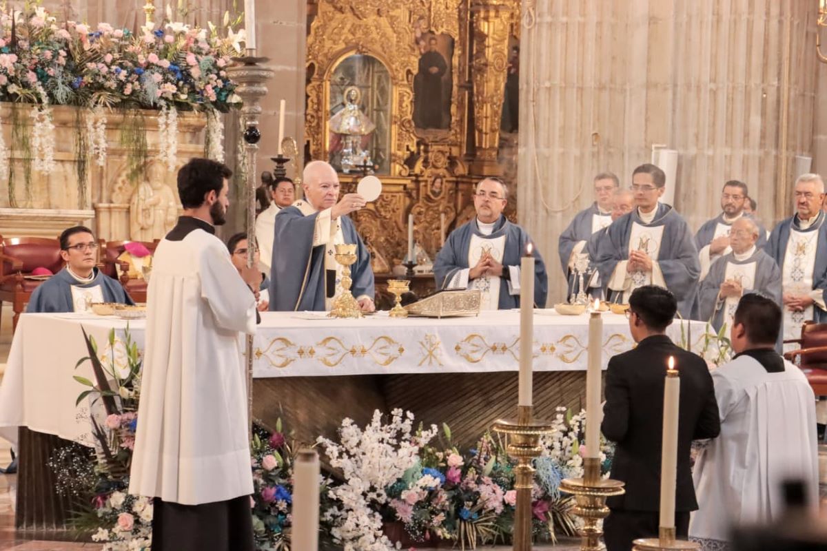 La Iglesia está llamada a ser misericordiosa como la Virgen María: Cardenal Aguiar Retes