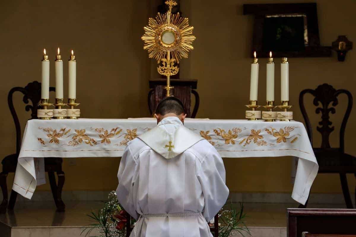 Sacrilegio en la Iglesia Católica: qué es, tipos y consecuencias