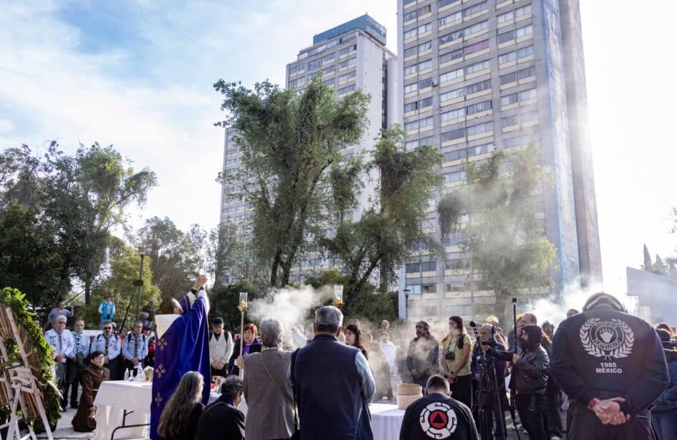 Misa en Tlatelolco honra a las víctimas del terremoto de 1985, a cuatro décadas del sismo