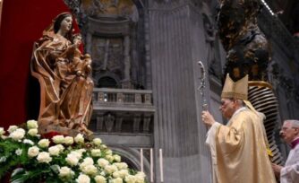 La Moreneta Blanca: la Virgen de Montserrat que acompaña a los Papas en el Vaticano