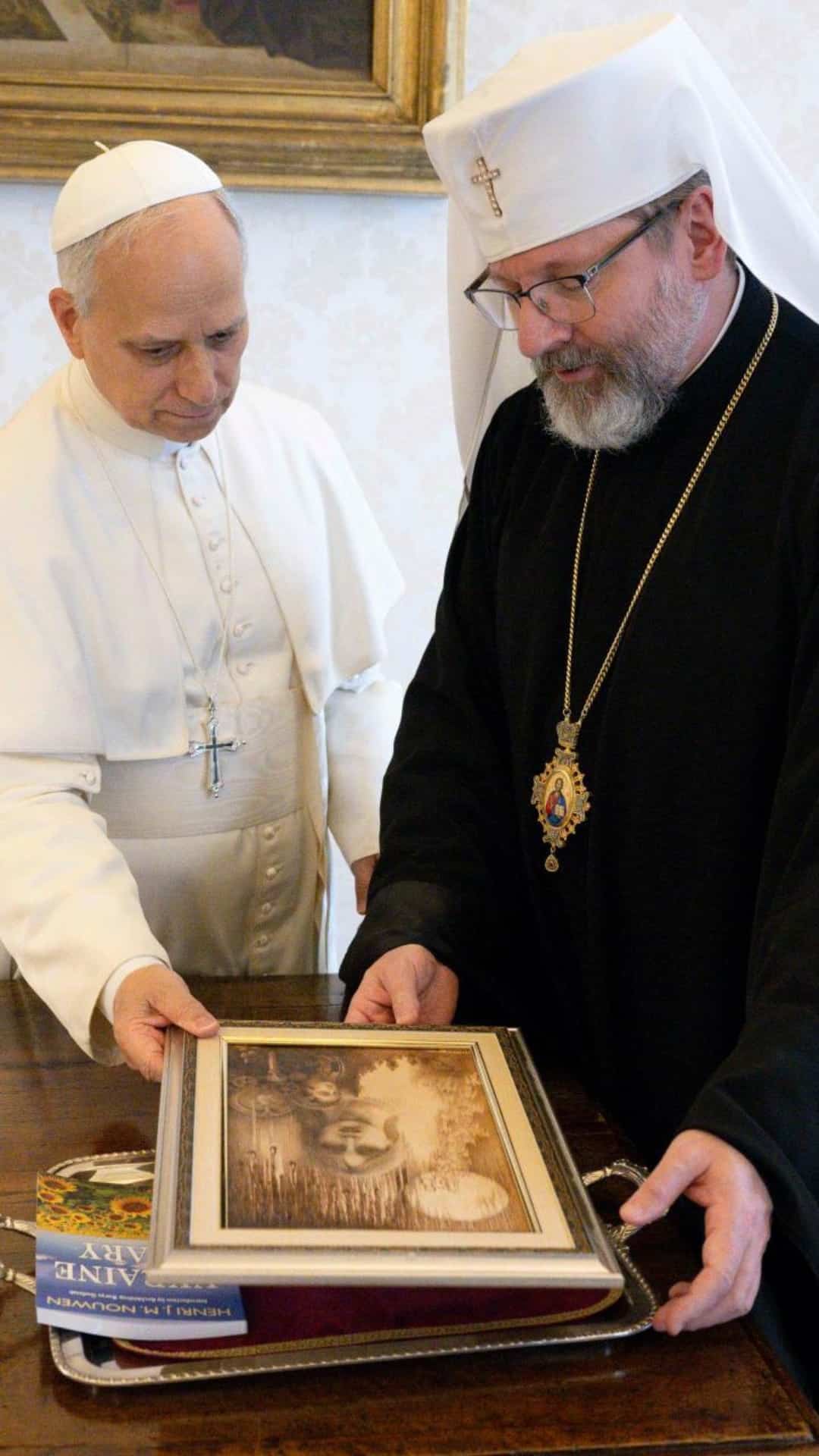 El Papa León con Sviatoslav Shevchuk, arzobispo mayor de Kyiv. Foto: Vatican News