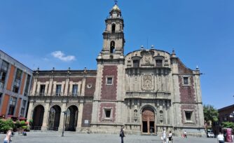 La Iglesia de Santo Domingo: milagros, túneles y arte escondido en la CDMX