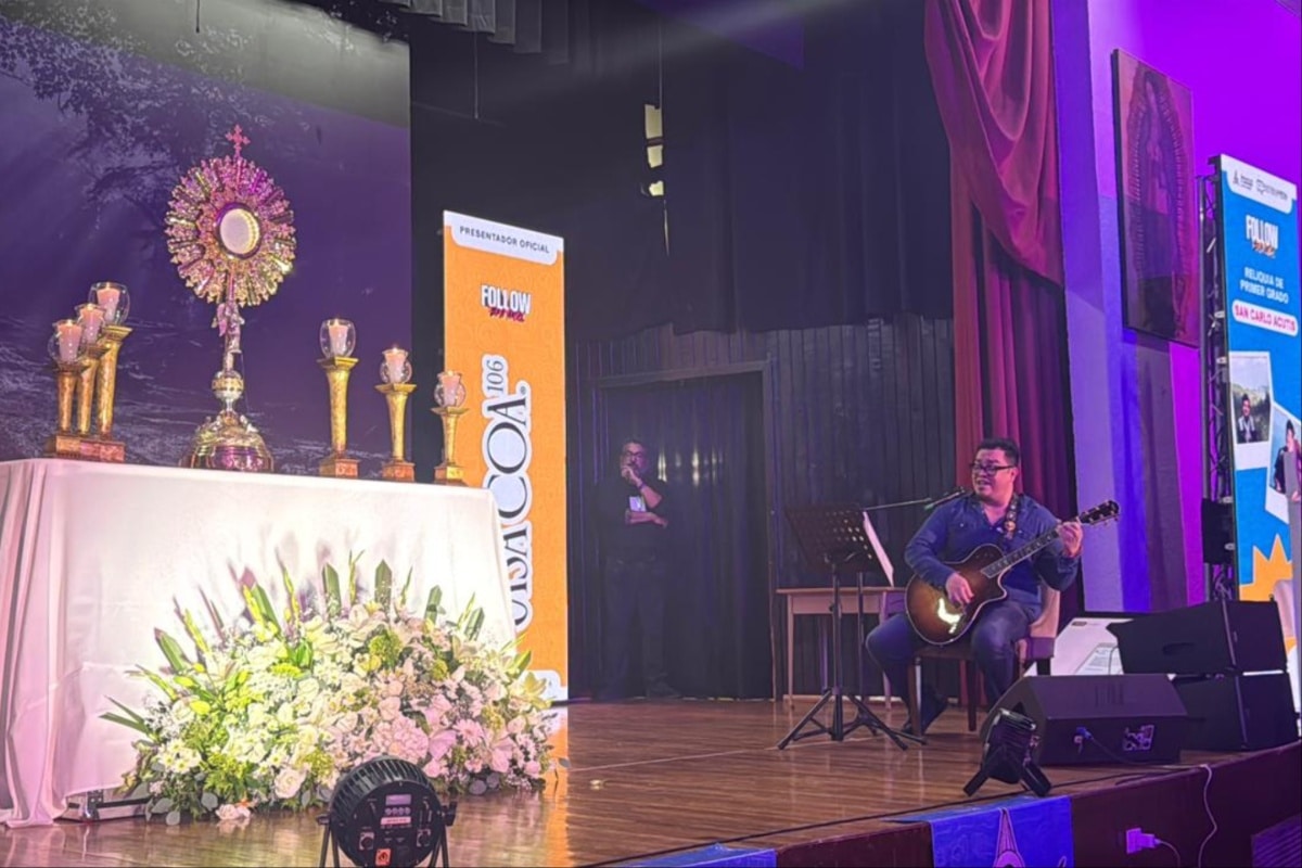Del escenario a la adoración: Franco Escamilla abre su corazón ante Jesús Eucaristía