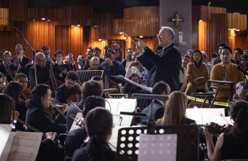 El músico liturgista del Vaticano rinde homenaje a la Virgen de Guadalupe con una Misa por la Paz