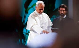 ¿Por qué el Papa León XIV bendijo un bloque de hielo?