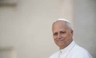 ¿Por qué dar limosna es un acto de amor? El Papa León XIV lo explica