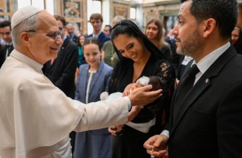 La maternidad y la paternidad no son cargas, son esperanza que fortalecen a la sociedad: Papa León XIV