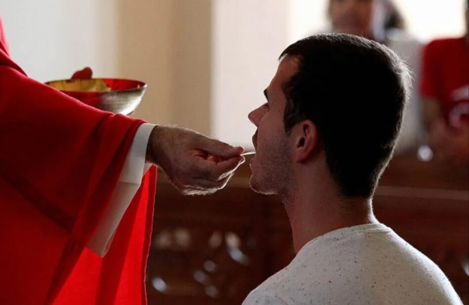 ¿Qué hago si no puedo comulgar? Consejos para participar plenamente en Misa