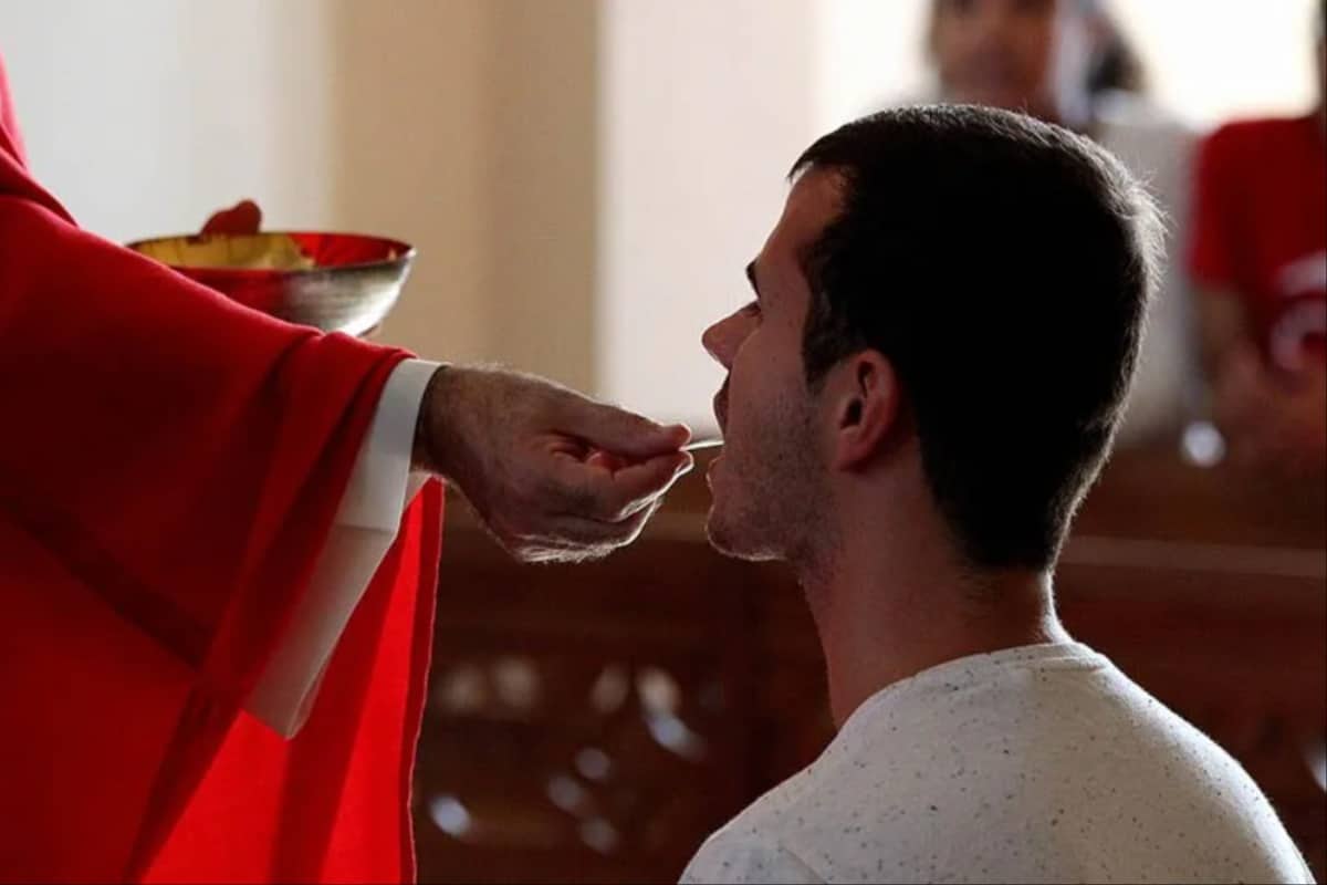 ¿Qué hago si no puedo comulgar? Consejos para participar plenamente en Misa