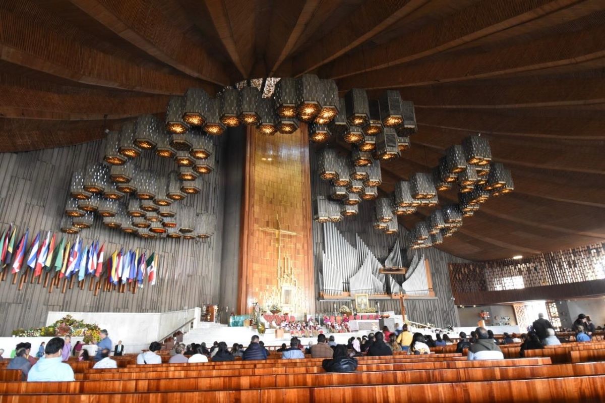 Iglesia ofrece misa en memoria de las víctimas del suicidio: "Aquí no juzgamos, amamos"