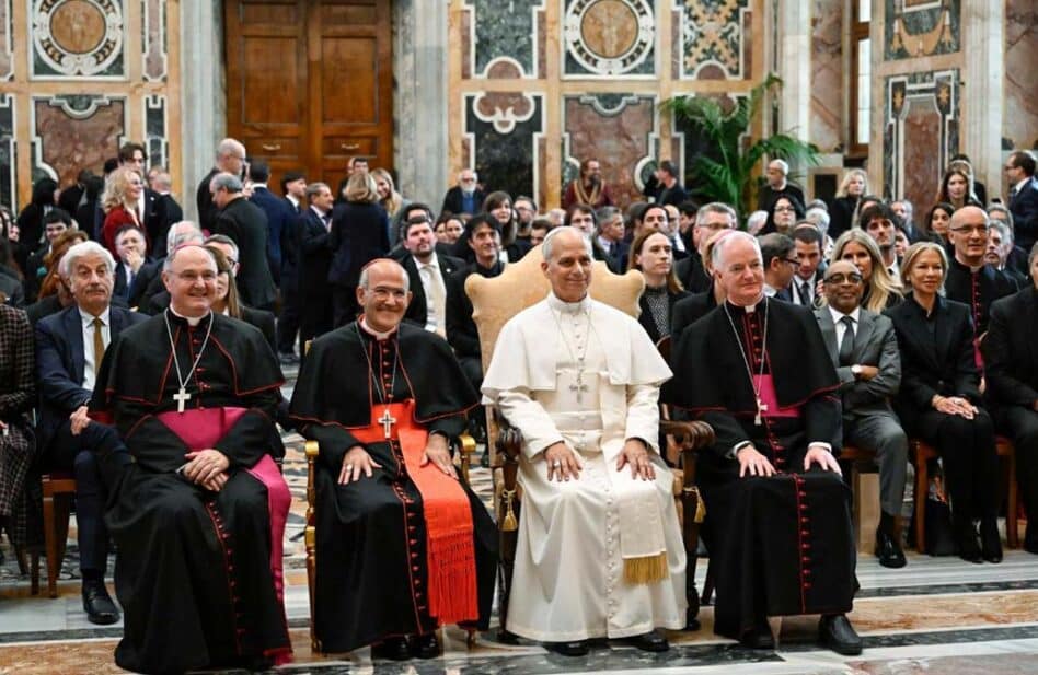 El Papa León XIV se reúne con actores y define al cine como "laboratorio de esperanza"