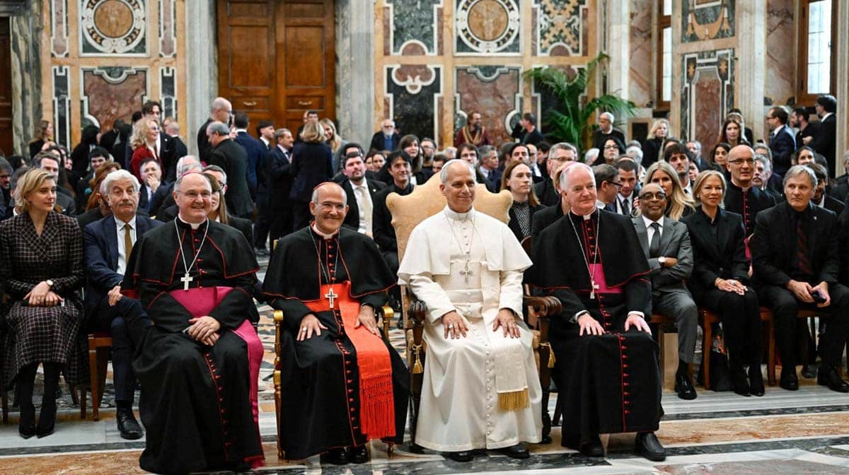 El Papa León XIV se reúne con actores y define al cine como "laboratorio de esperanza"