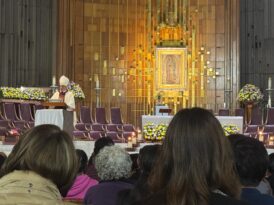 Iglesia ofrece misa en memoria de las víctimas del suicidio: "Aquí no juzgamos, amamos"