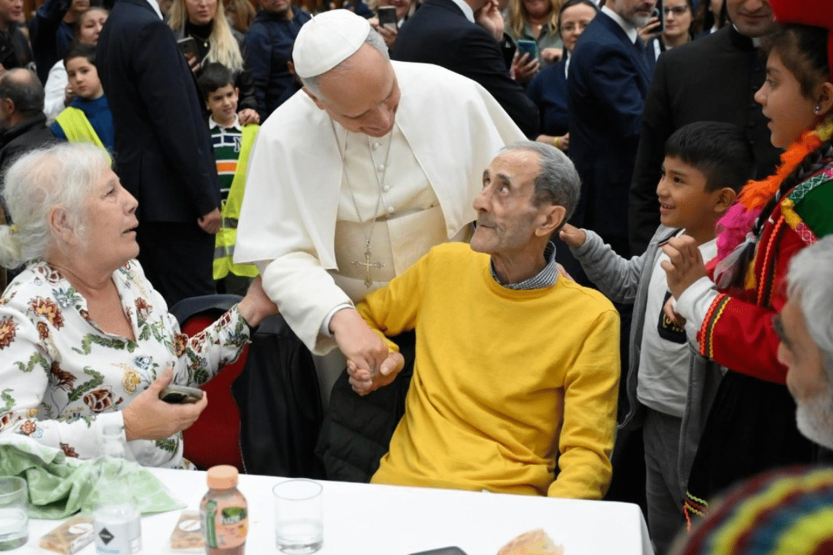 ¿Qué es la aporofobia y qué dice la Iglesia sobre el odio a los pobres?