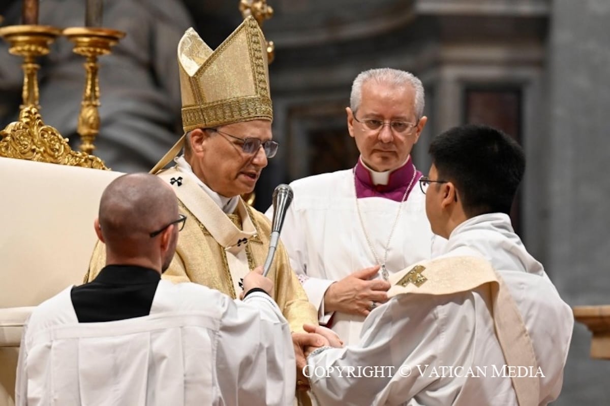 El Papa León XIV llama a renovar el sacerdocio con la Carta Apostólica “Una fidelidad que genera futuro”
