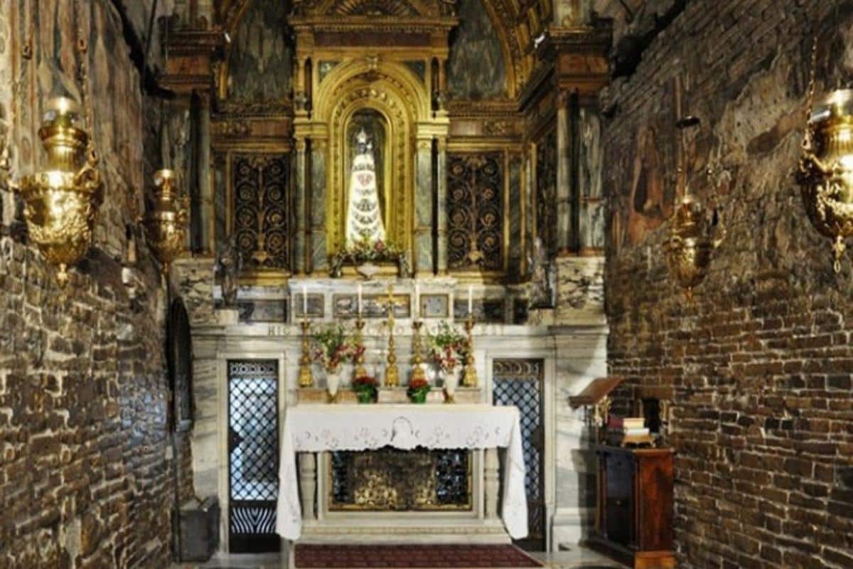 Interior de la Casa de la Virgen de Loreto