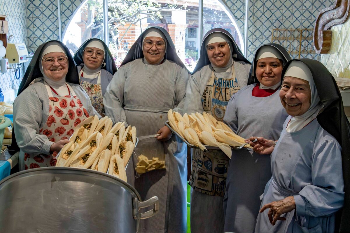 Día de la Candelaria: entre la oración y ollas, así preparan los tamales las hermanas Adoratrices
