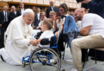 Jornada Mundial del Enfermo. El Papa León XIV con un pequeño enfermo.