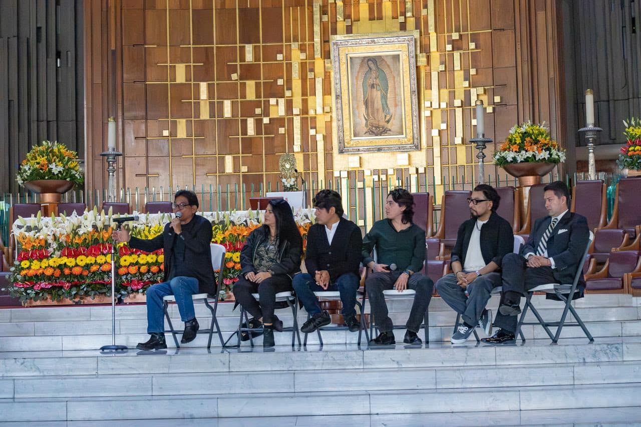 El grupo PolyMarchs en la Basílica de Guadalupe.