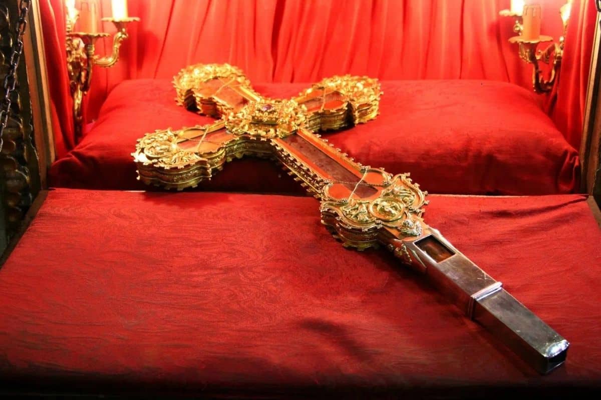 El fragmento más grande de la cruz de Cristo se conserva en este monasterio de España