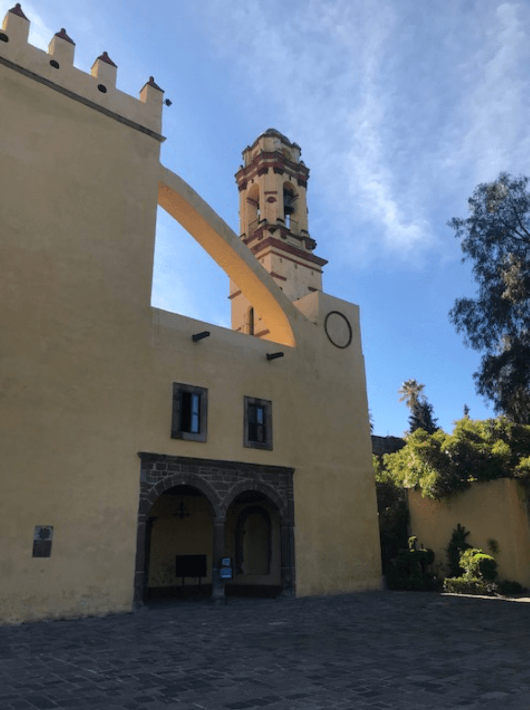 Portal de peregrinos, arco y torre de San Bernardino de Siena. Crédito: Especial