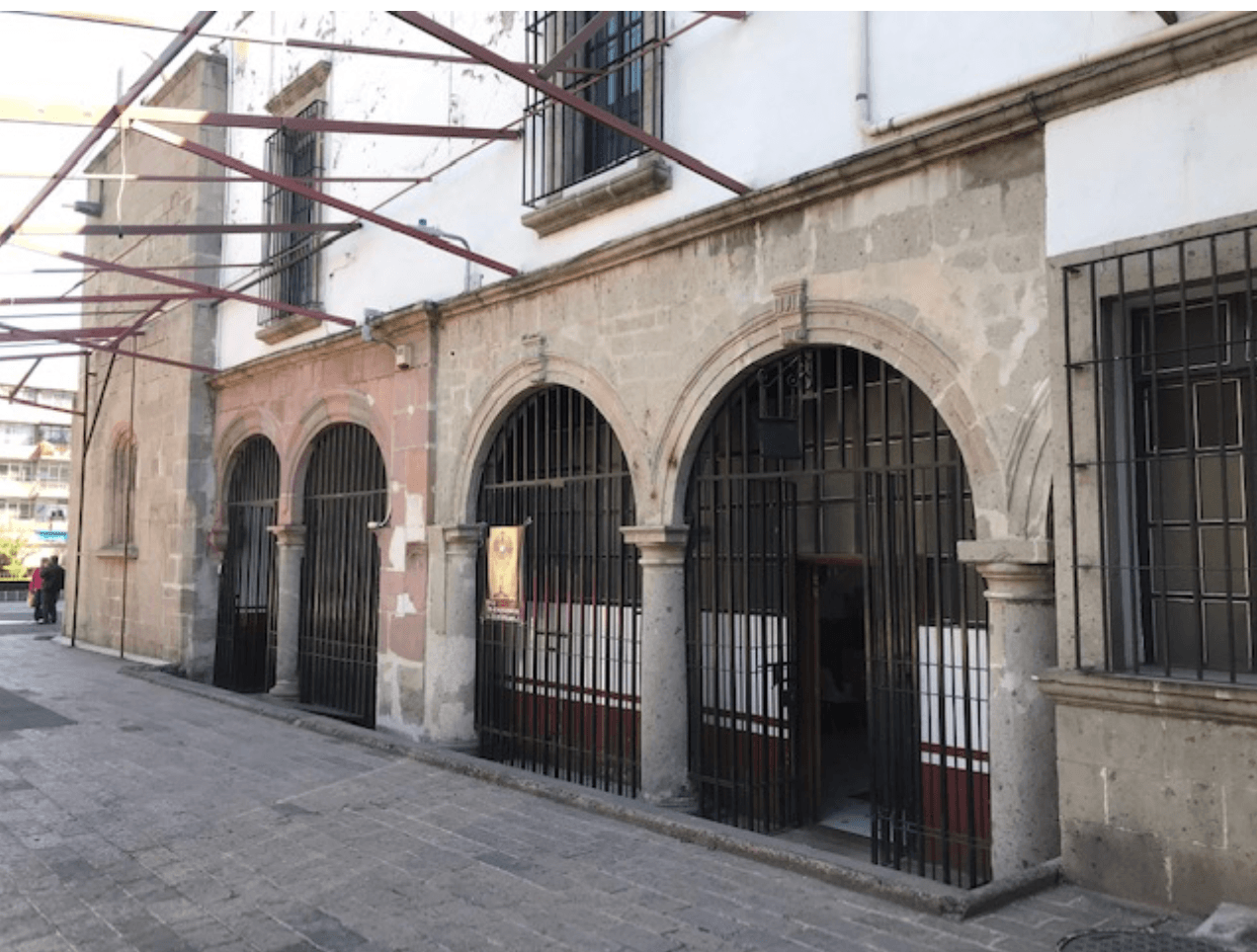 Portada de los Peregrinos del Convento de San Gabriel Arcángel.