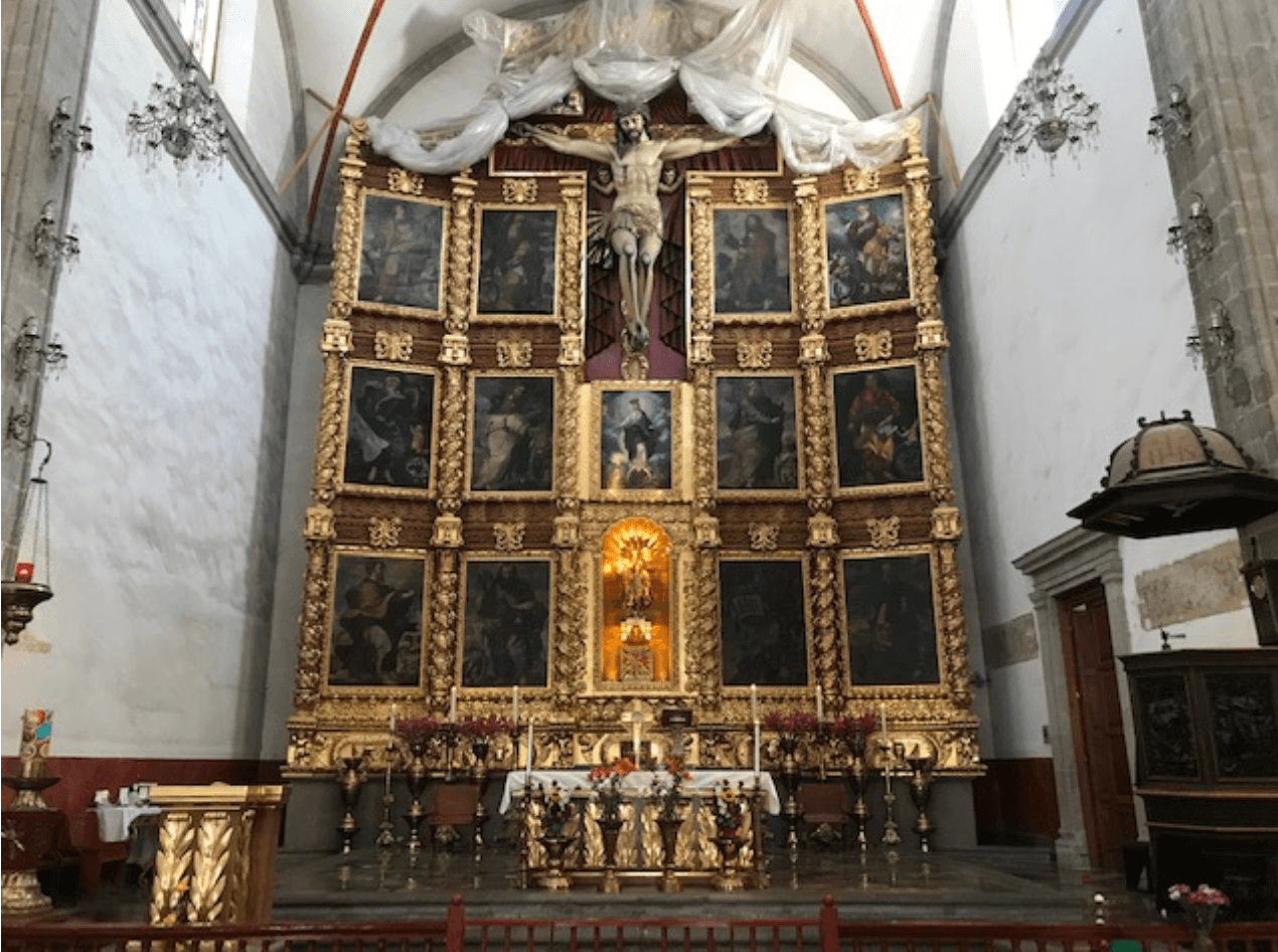 Altar mayor del Convento de San Miguel Arcángel.