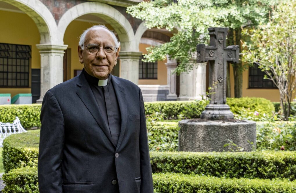Padre Mario Ángel Flores